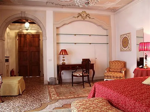 Domus Dotti V Guest House Treviso 2*,  Italia